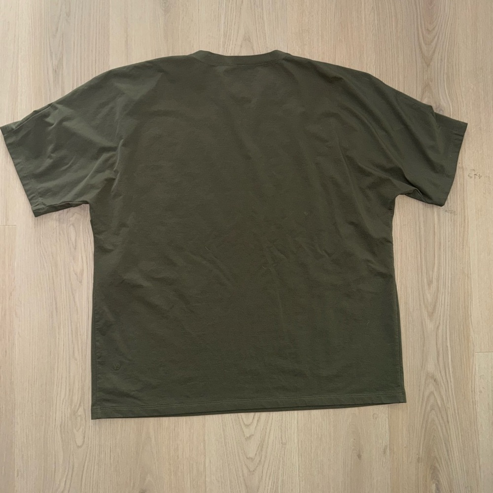 NWOT Lululemon Men’s T Shirt - Picture 2 of 3